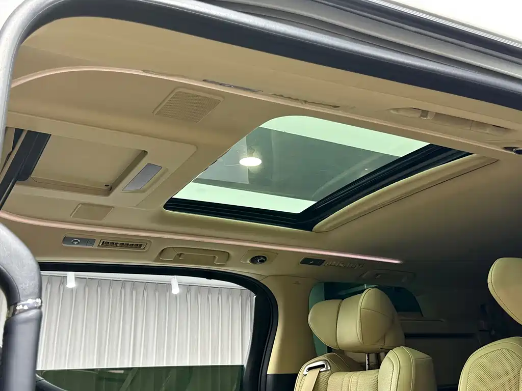 Toyota Alphard — фото 23