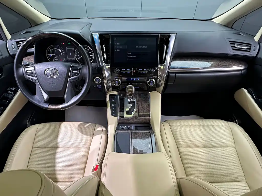 Toyota Alphard — фото 29