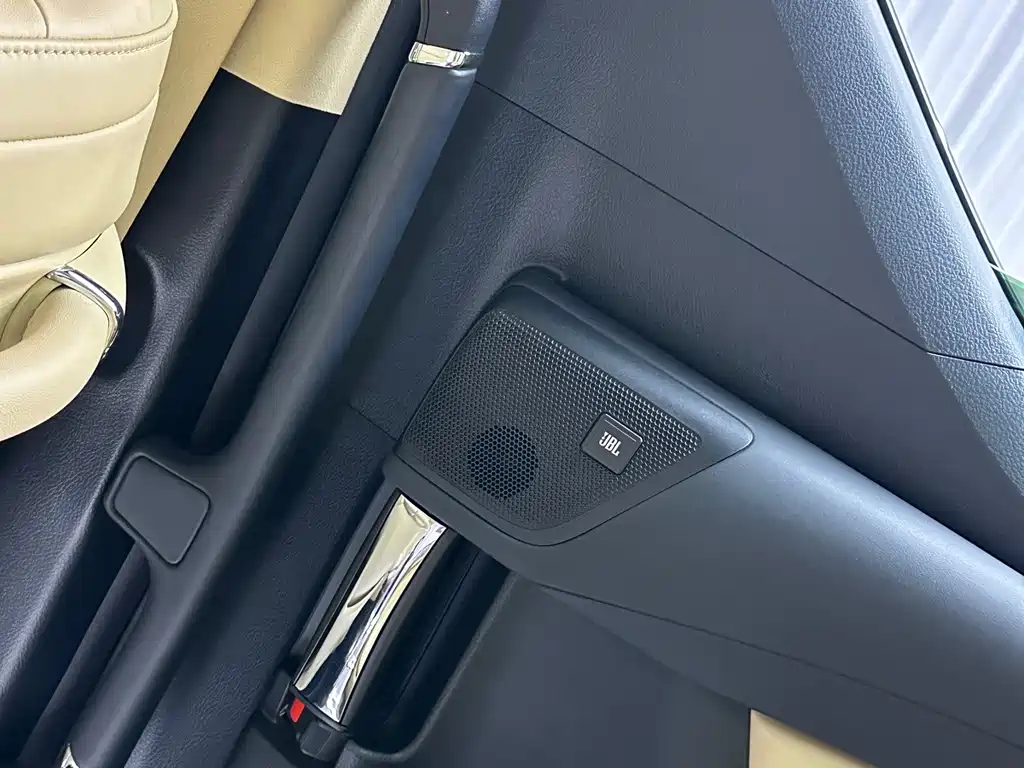 Toyota Alphard — фото 30
