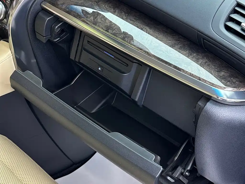 Toyota Alphard — фото 32