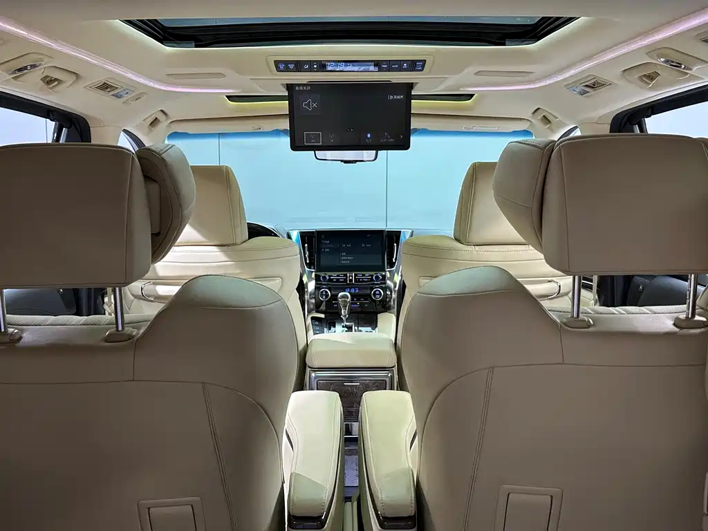 Toyota Alphard — фото 37