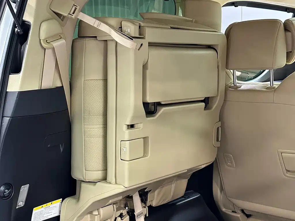 Toyota Alphard — фото 40
