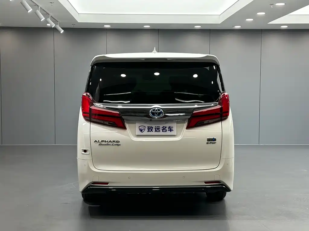 Toyota Alphard — фото 5