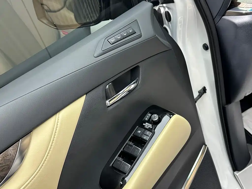 Toyota Alphard — фото 8