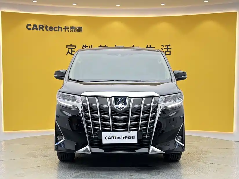 Toyota Alphard — фото 2
