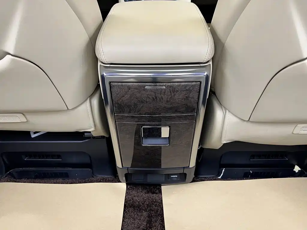 Toyota Alphard — фото 15