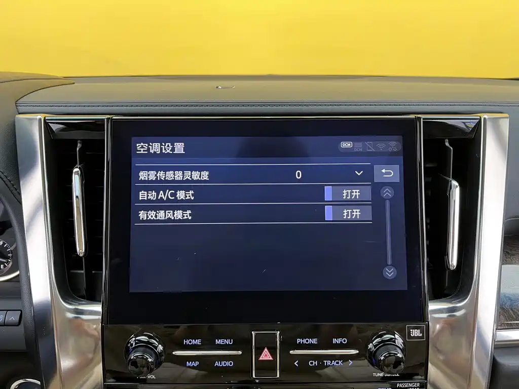 Toyota Alphard — фото 17