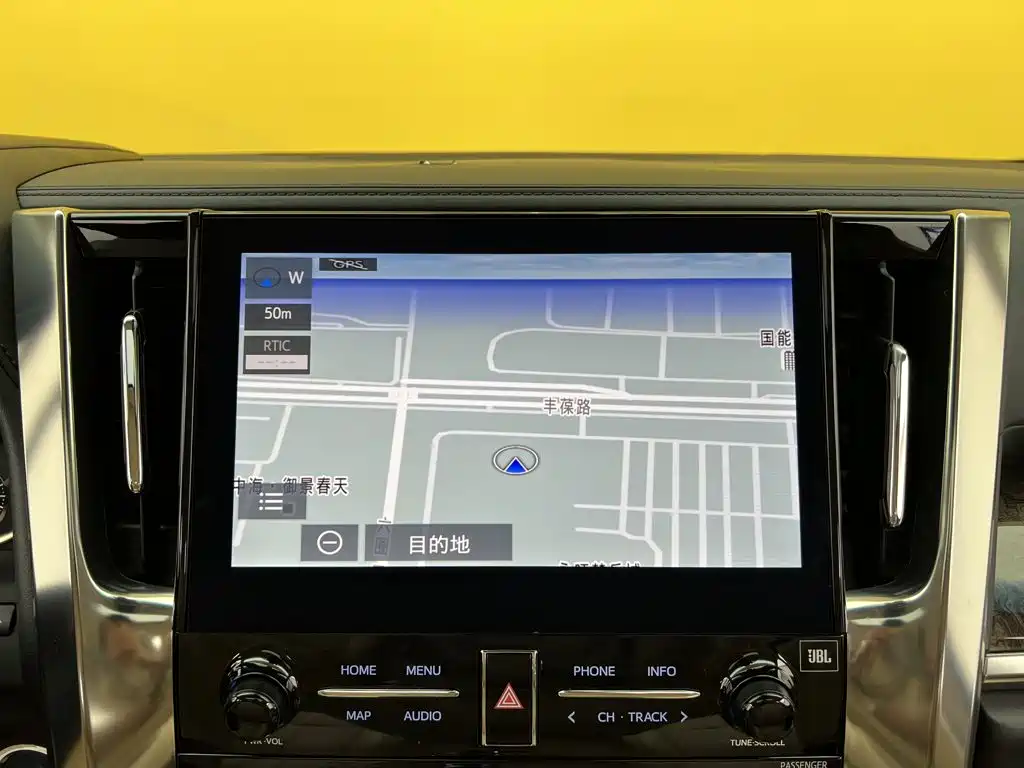Toyota Alphard — фото 24