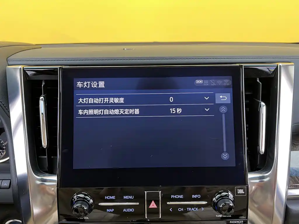 Toyota Alphard — фото 25