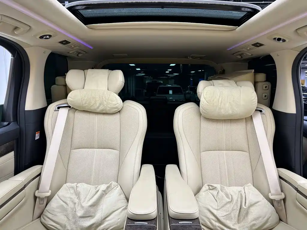 Toyota Alphard — фото 34