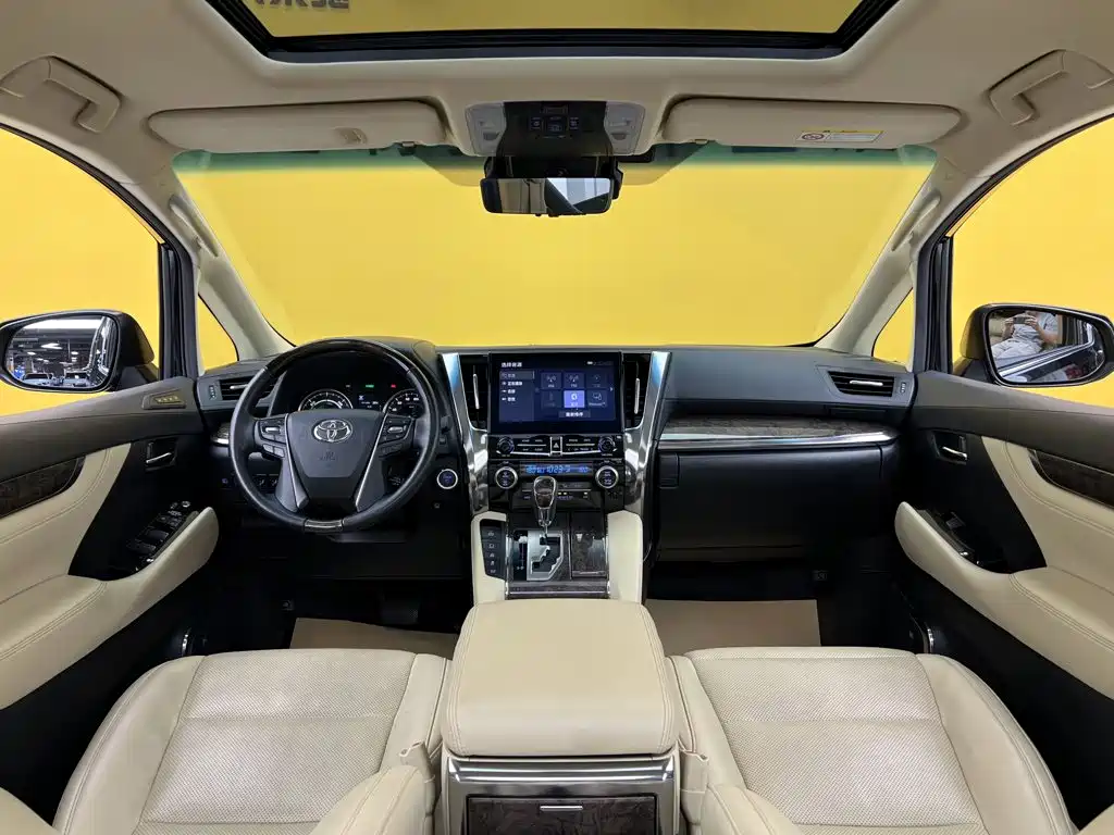 Toyota Alphard — фото 37