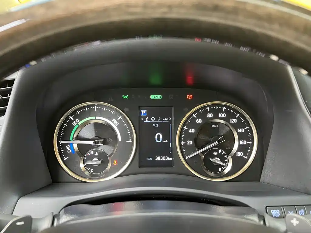 Toyota Alphard — фото 8