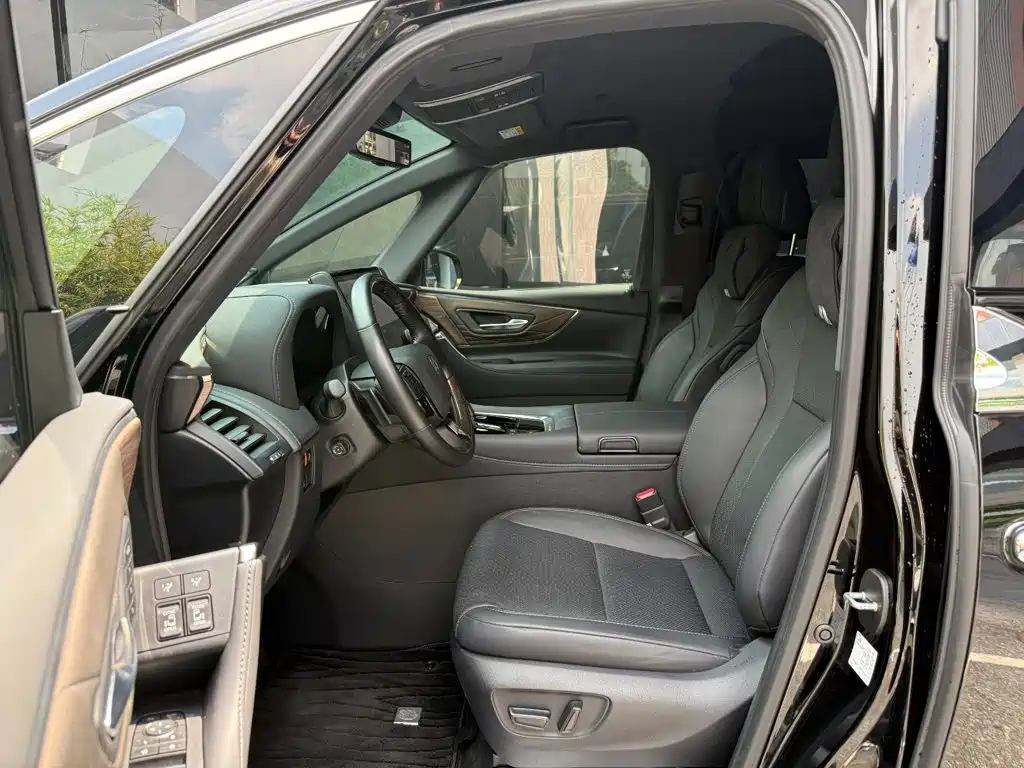 Toyota Alphard — фото 4