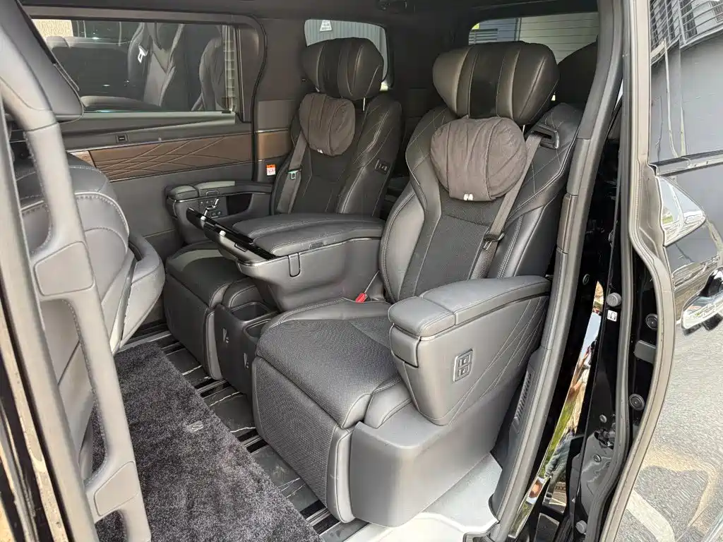 Toyota Alphard — фото 5