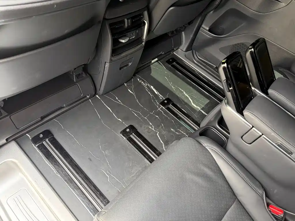 Toyota Alphard — фото 6
