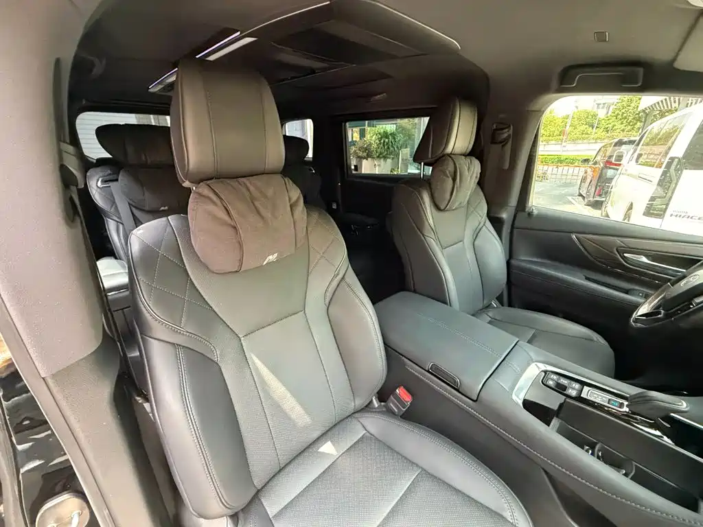 Toyota Alphard — фото 9