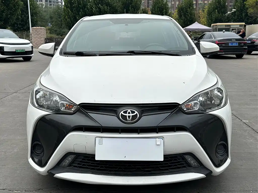 Toyota Yaris L — фото 2