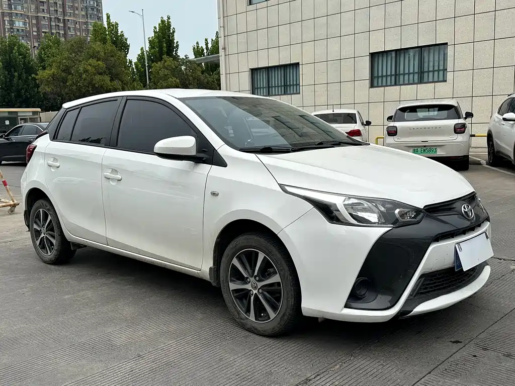 Toyota Yaris L — фото 3