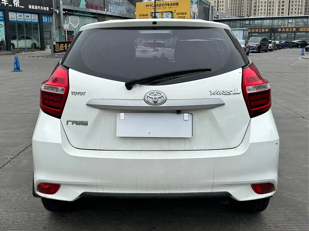 Toyota Yaris L — фото 6