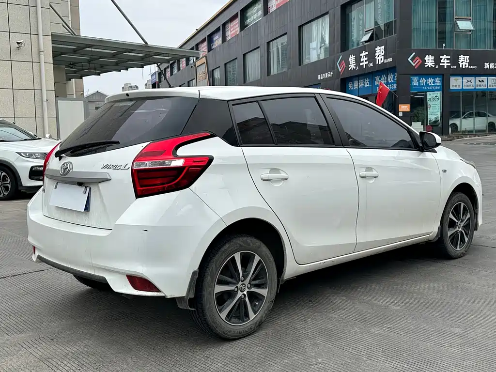 Toyota Yaris L — фото 7