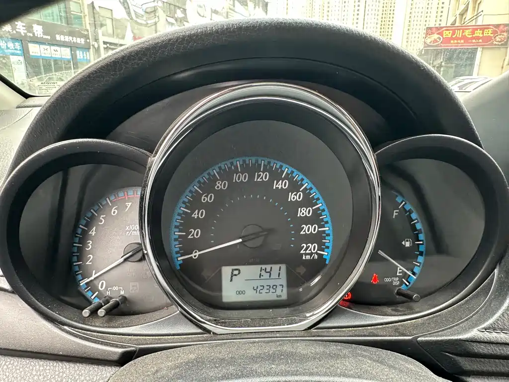 Toyota Yaris L — фото 9