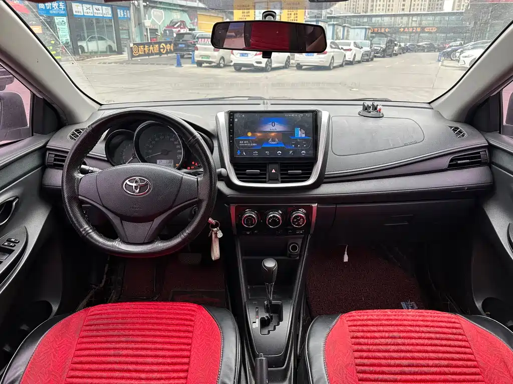 Toyota Yaris L — фото 10