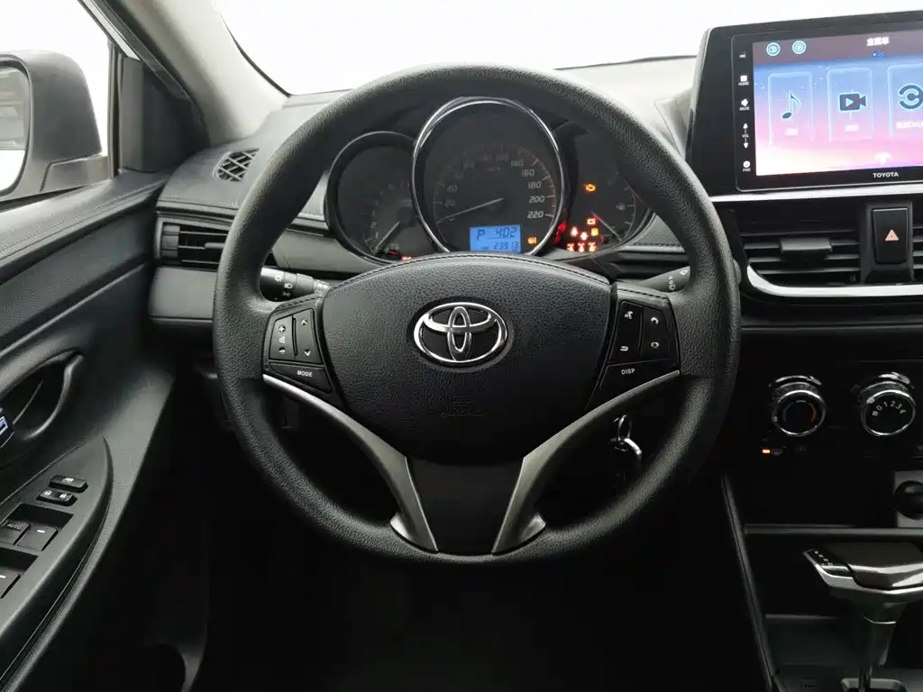 Toyota Vios — фото 11
