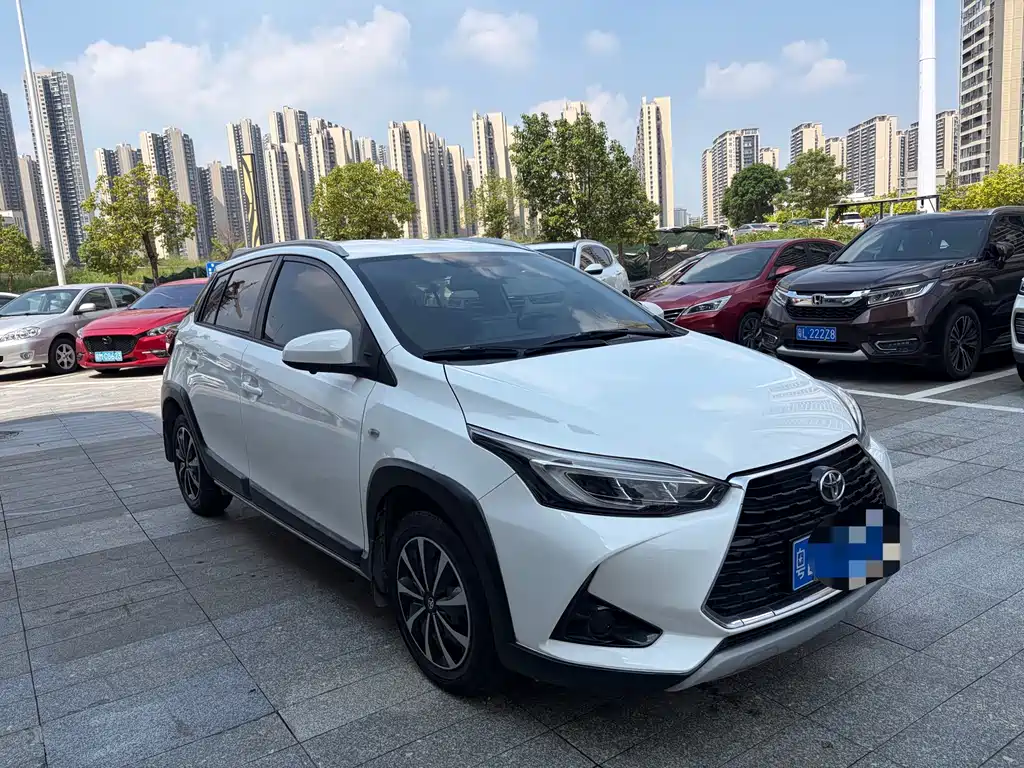 Toyota Yaris L — фото 2