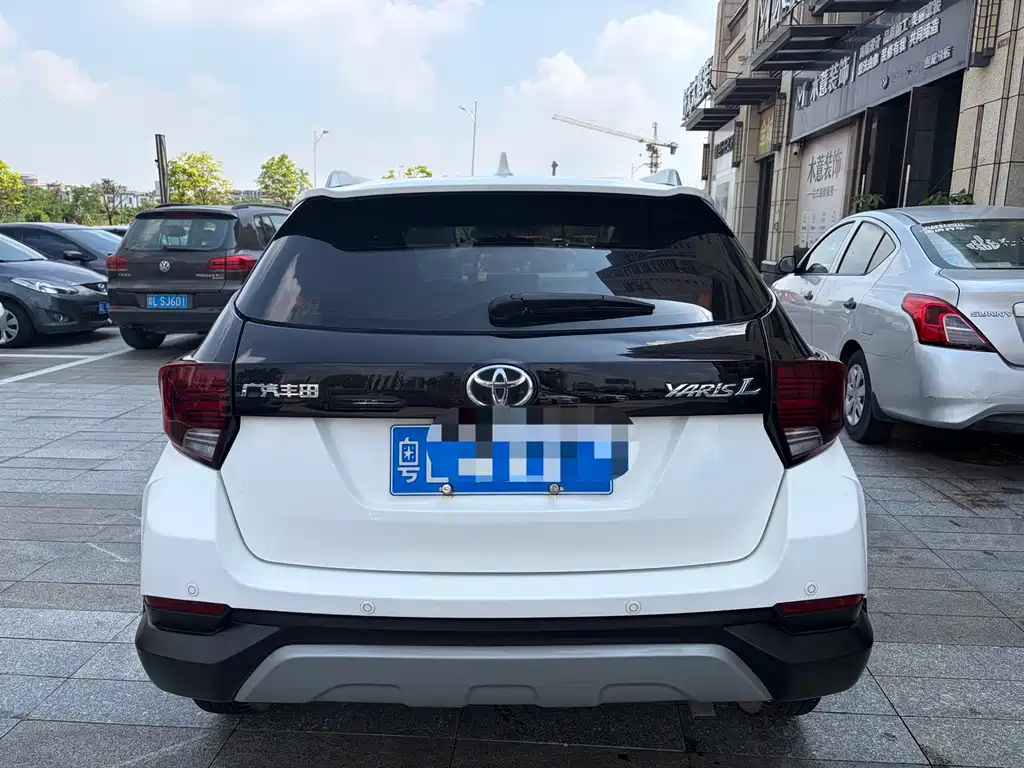 Toyota Yaris L — фото 4