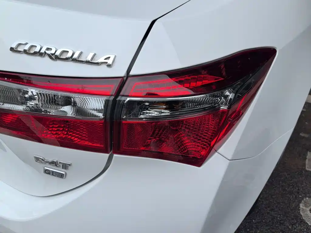 Toyota Corolla — фото 24