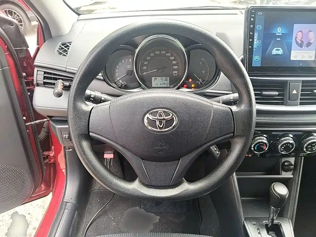 Toyota Yaris L — фото 11