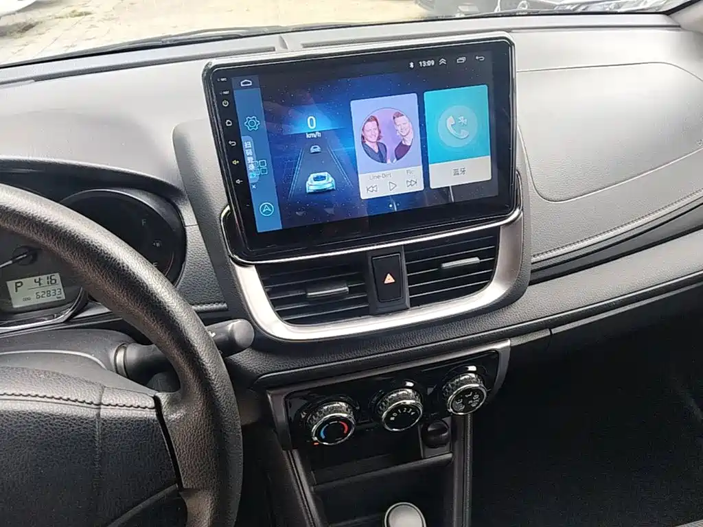 Toyota Yaris L — фото 13