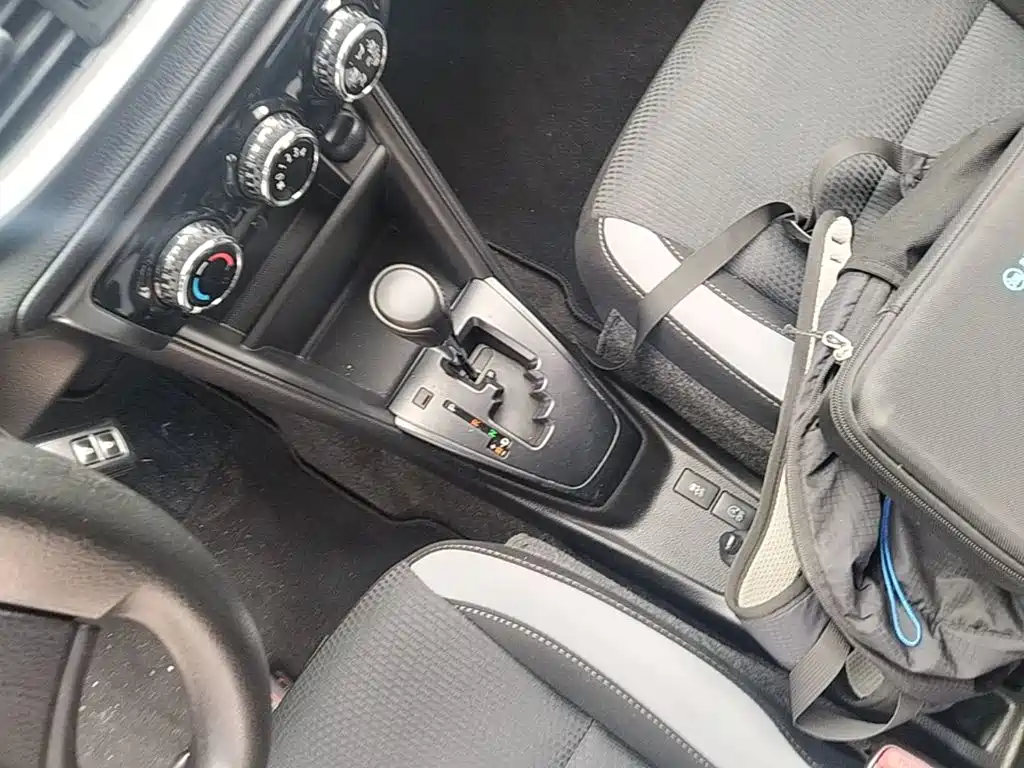 Toyota Yaris L — фото 14