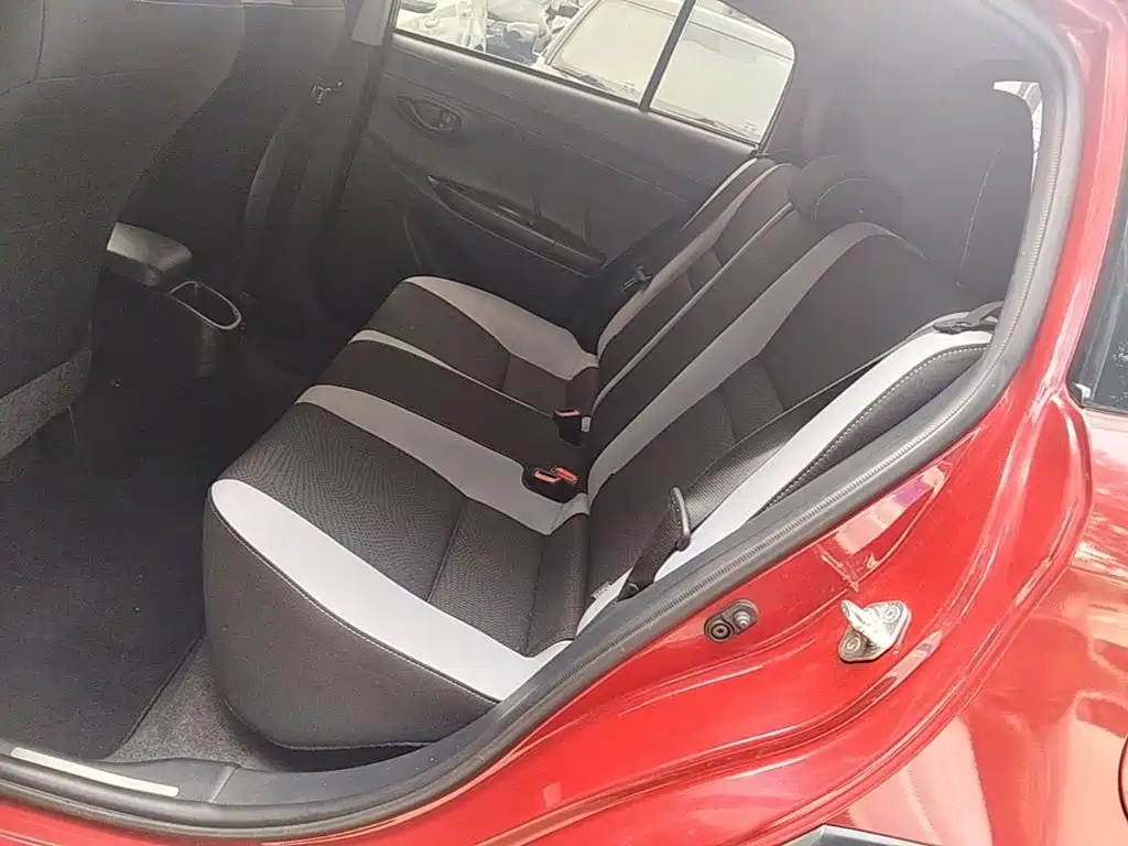 Toyota Yaris L — фото 17