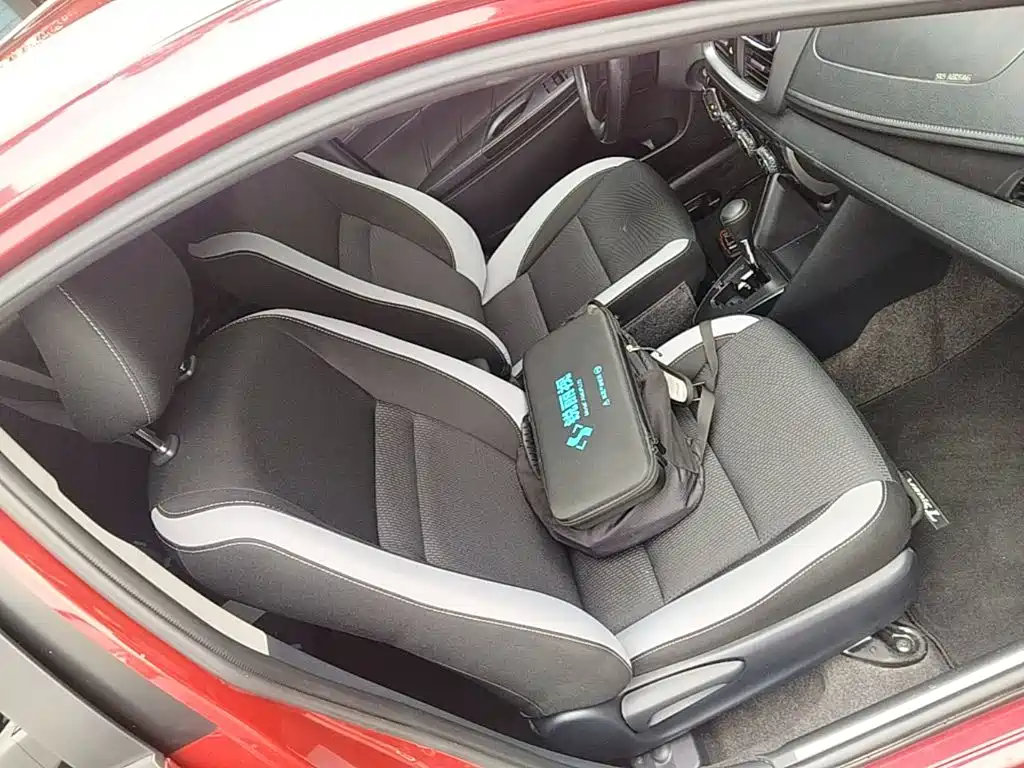 Toyota Yaris L — фото 25