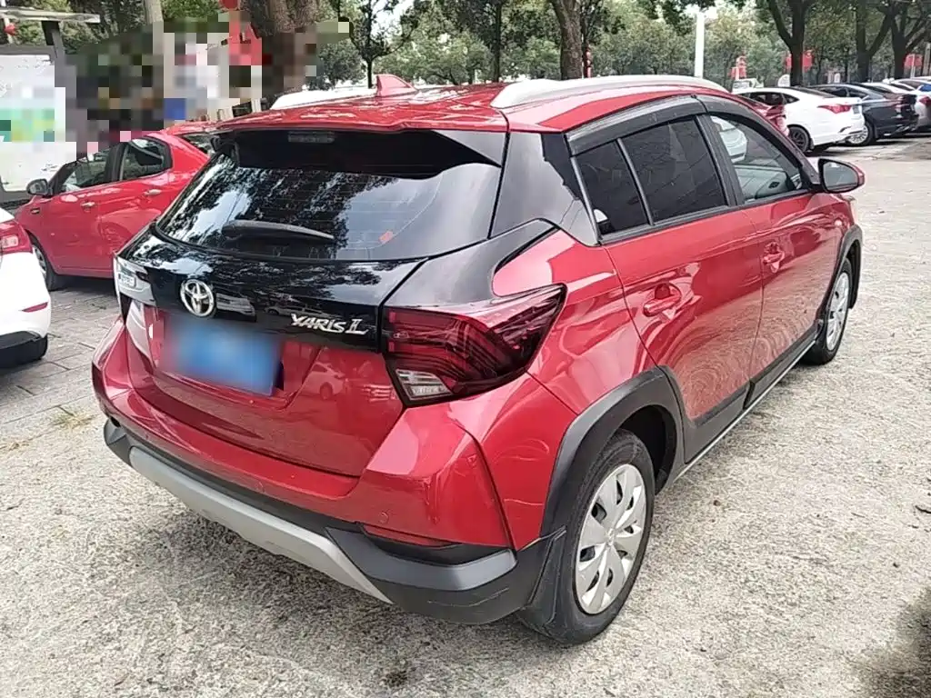 Toyota Yaris L — фото 7