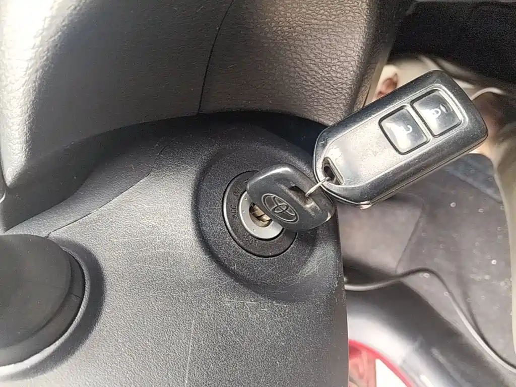 Toyota Yaris L — фото 9