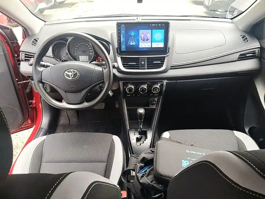 Toyota Yaris L — фото 10