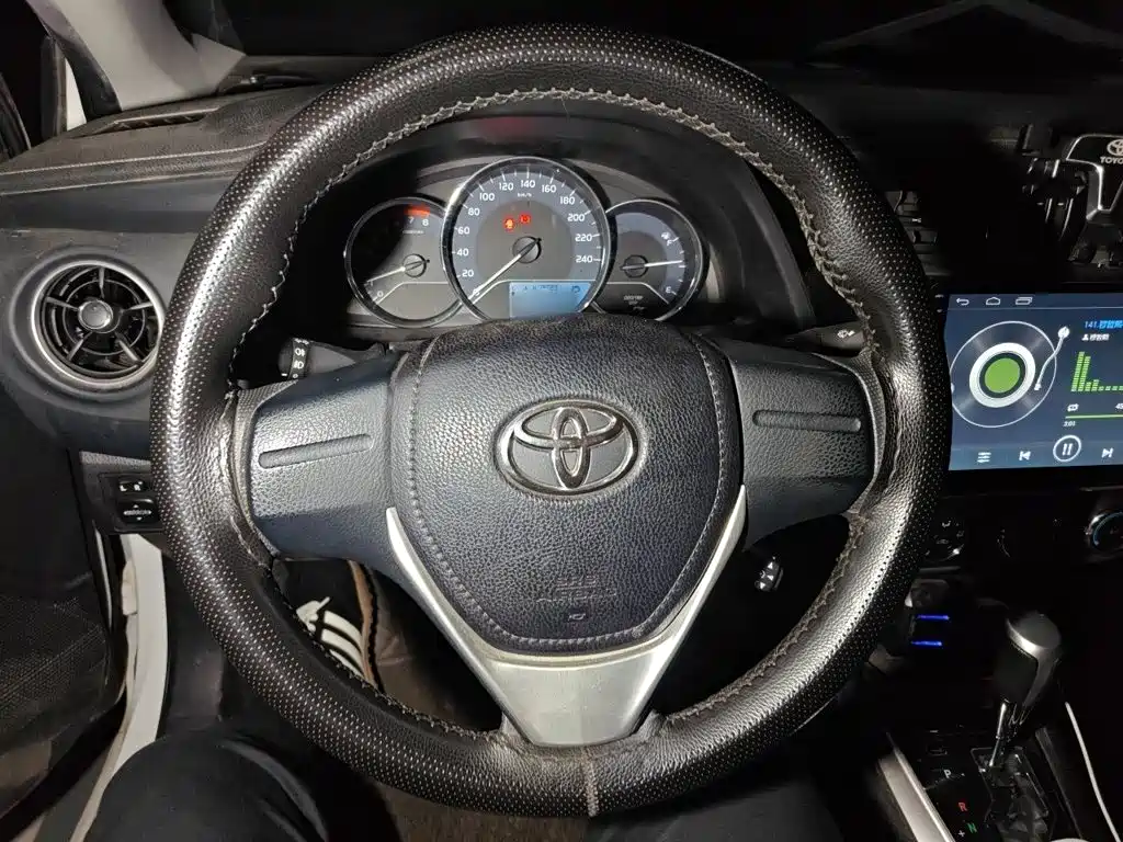 Toyota Corolla — фото 3