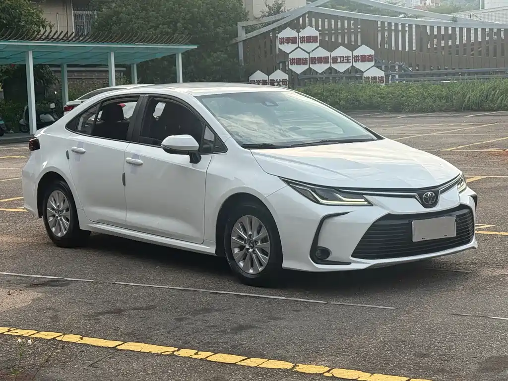 Toyota Corolla — фото 3