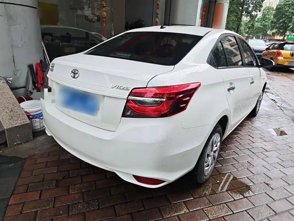 Toyota Vios — фото 5