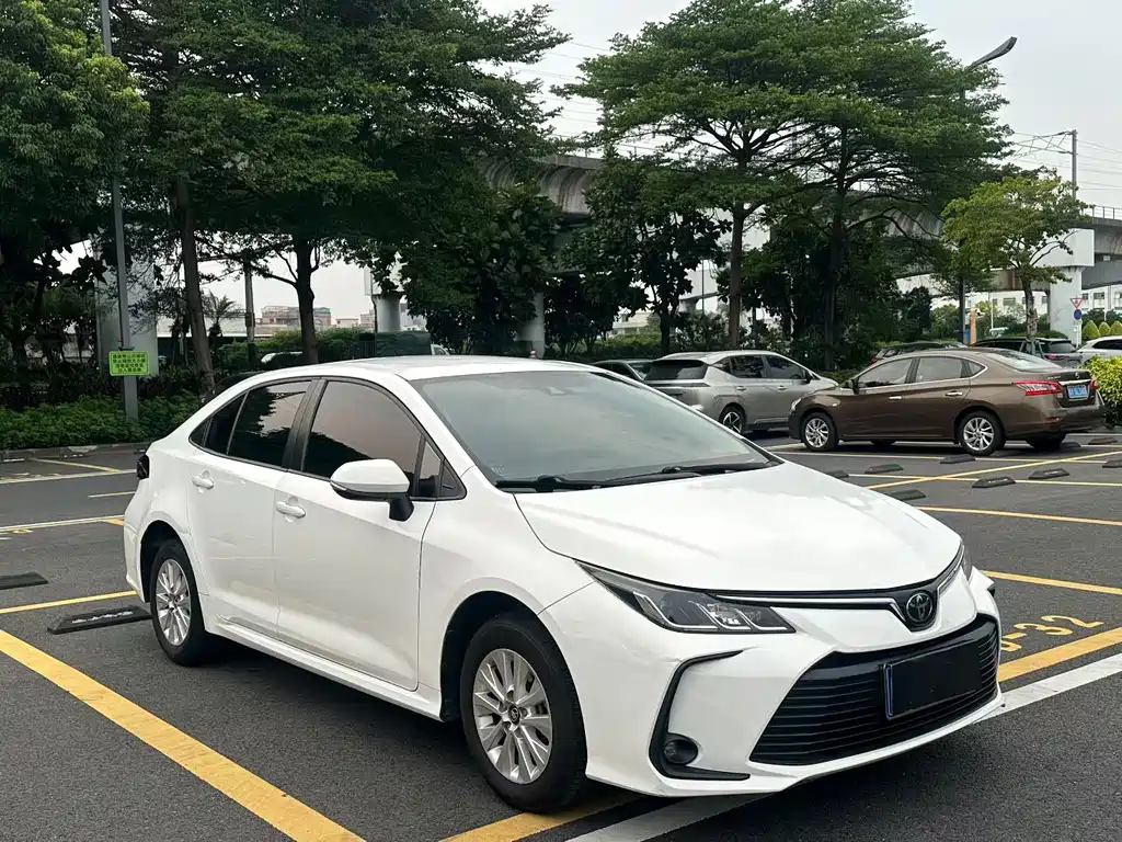 Toyota Corolla — фото 3
