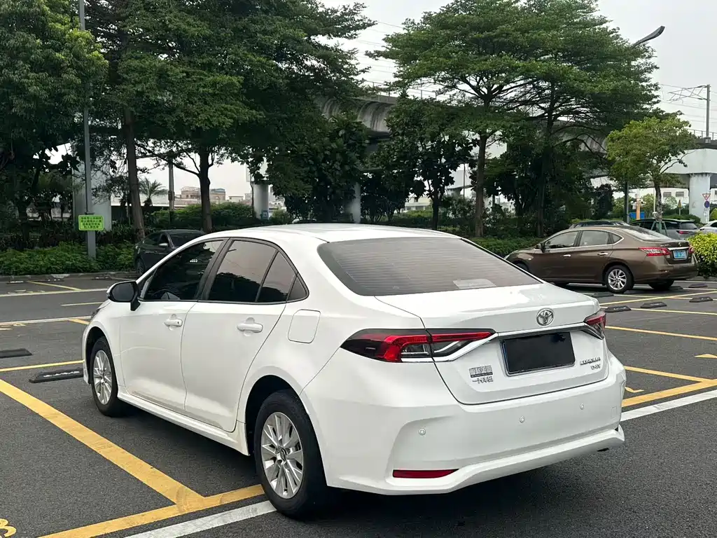 Toyota Corolla — фото 6