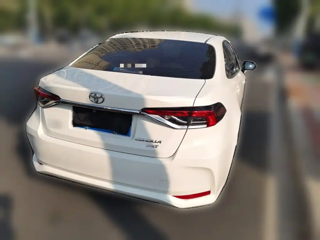 Toyota Corolla — фото 4