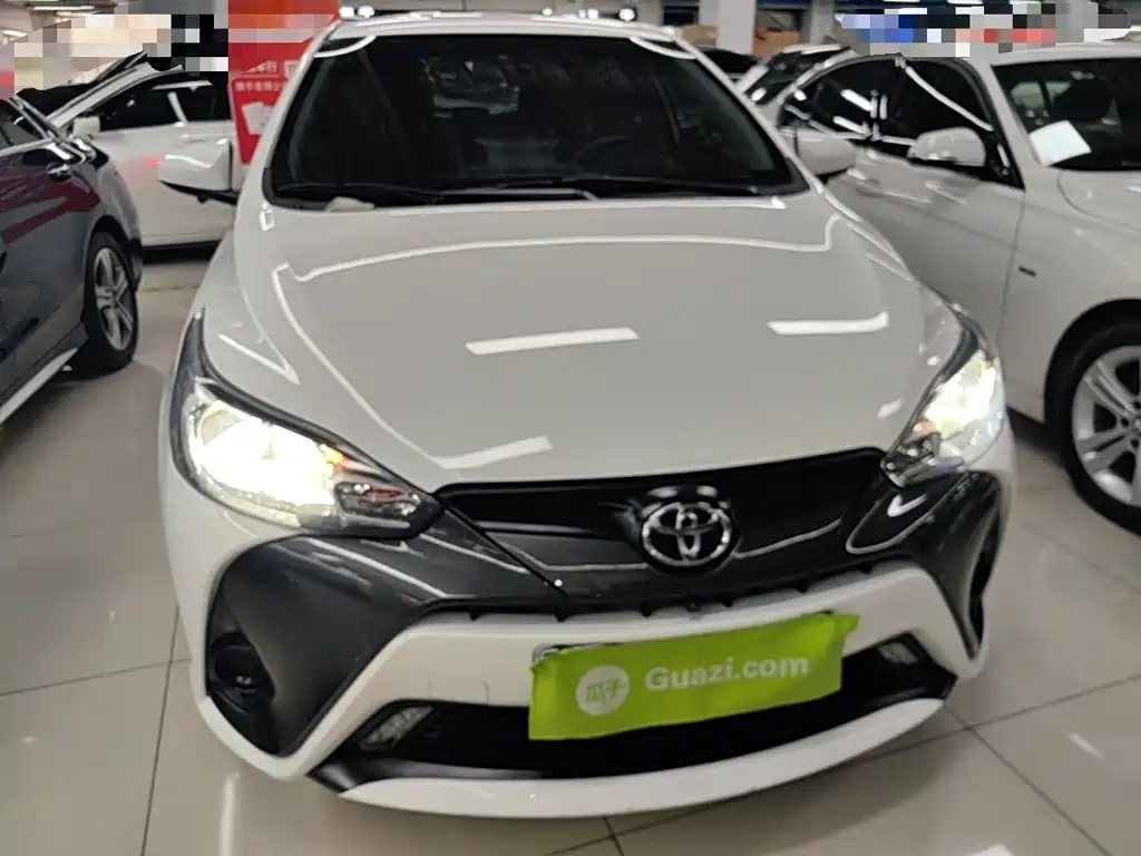 Toyota Yaris L — фото 3