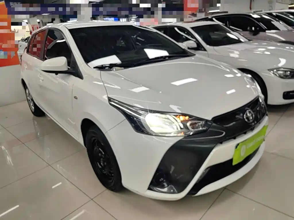 Toyota Yaris L — фото 4