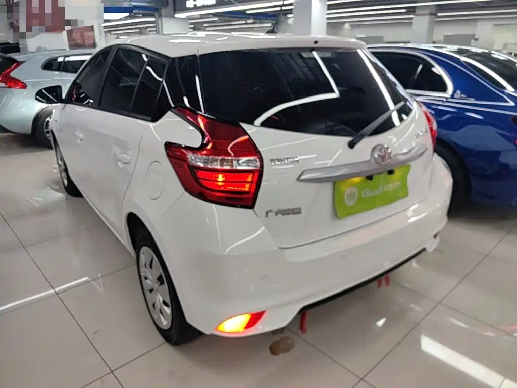 Toyota Yaris L — фото 5