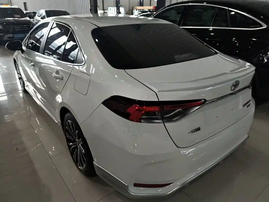 Toyota Corolla — фото 5