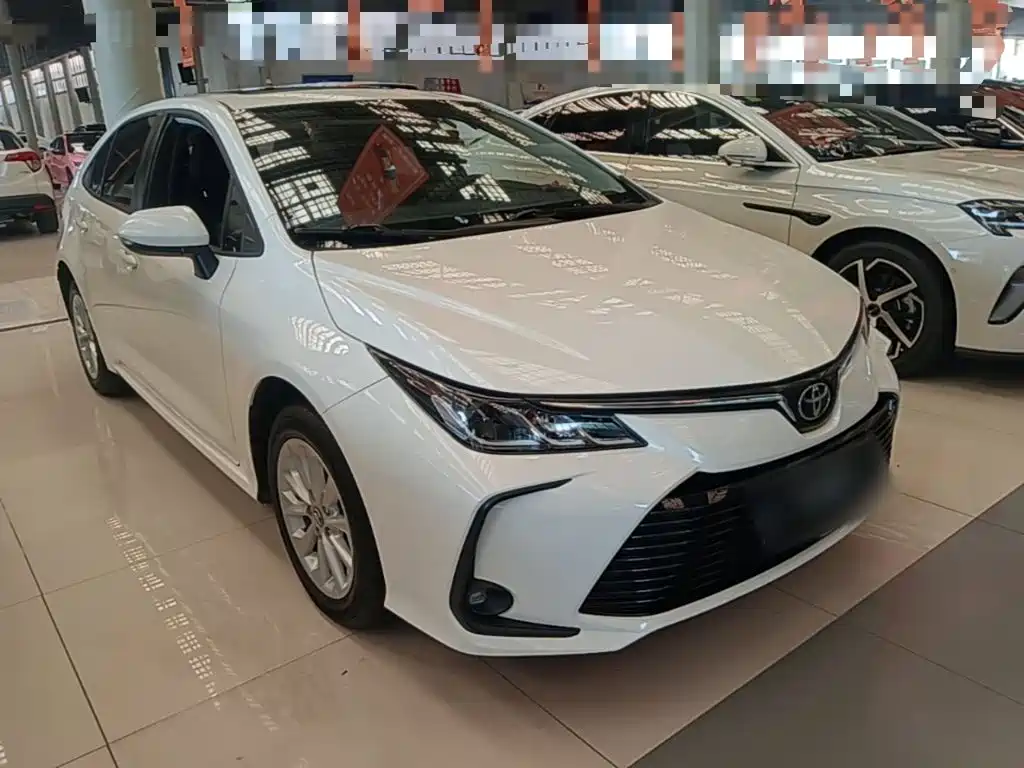 Toyota Corolla — фото 4