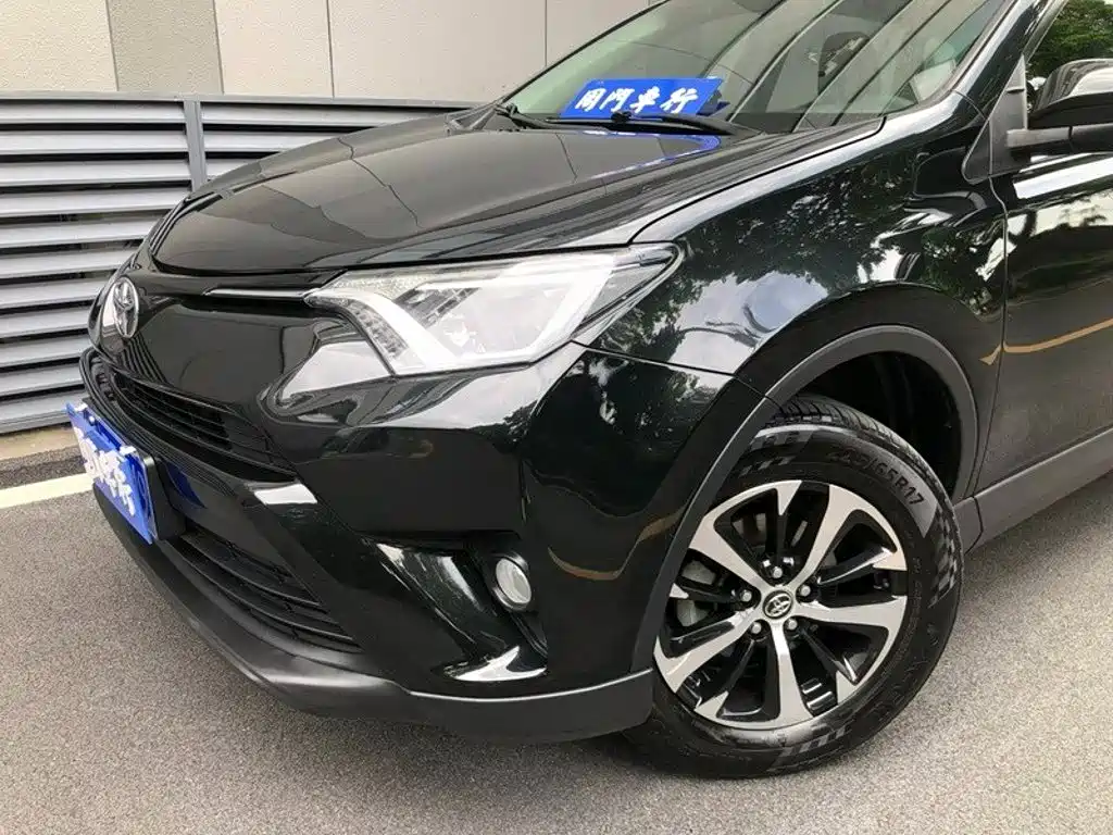 Toyota RAV4 — фото 3